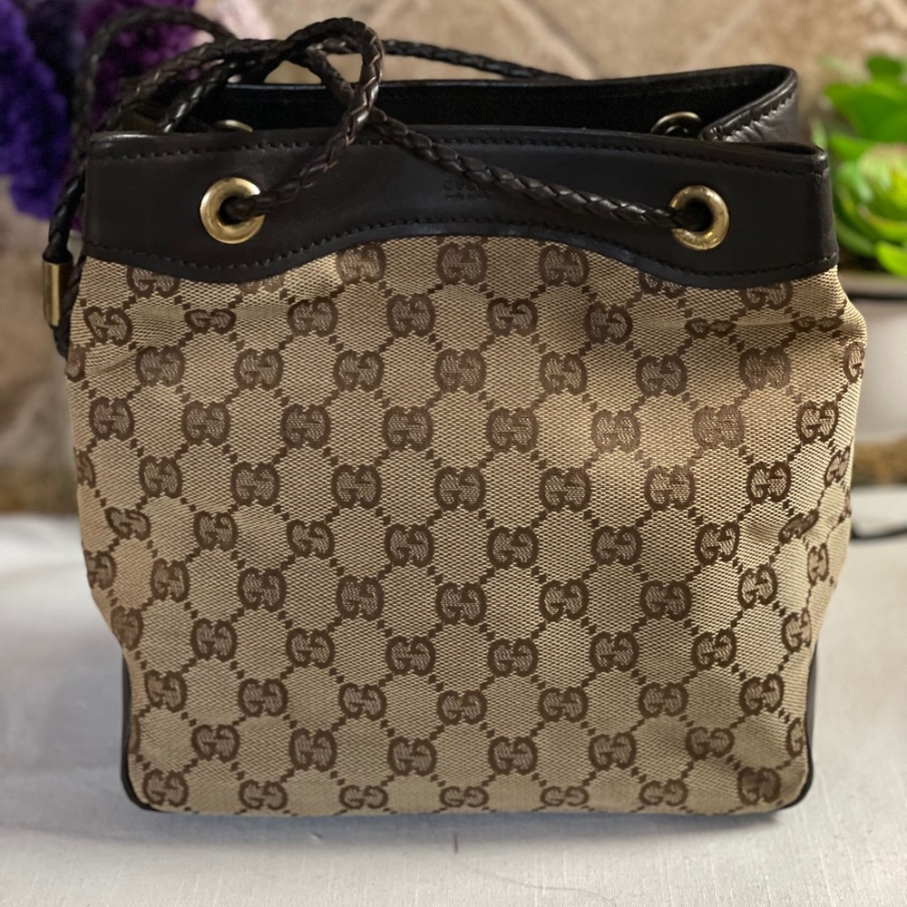 GUCCI GG Canvas ,leather bottom, trim Shoulder Bag 109143-2122 looks pristine